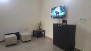Team Area in 3 BHK Builder Floor at Vipul World Floors, Sector 48 – for Rent