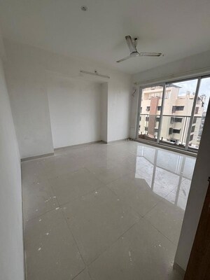 Room in 1 BHK Apartment at Puranik City Phase III, Ghodbunder Road – for Sale