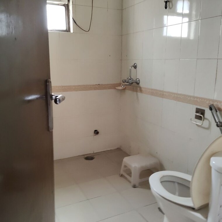 Bathroom, ardee-city-palm-grove-heights 3.5 Bedroom 2585 Sq.Ft. Apartment In Sector 52 Gurgaon 10729254