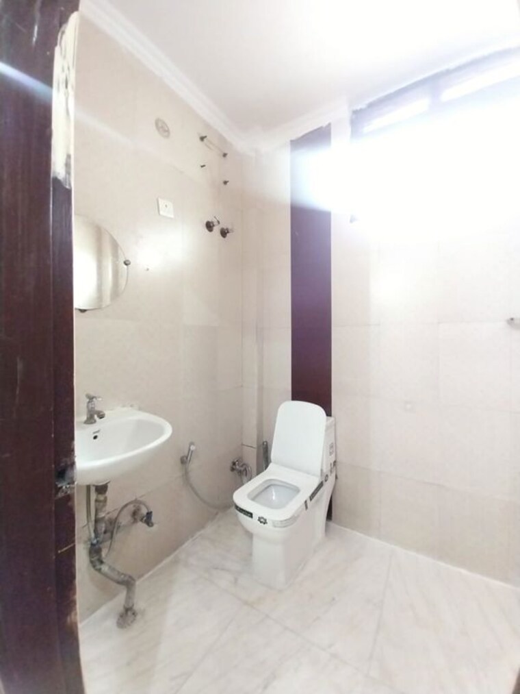 Bathroom, sector 55 3 Bedroom 1900 Sq.Ft. Builder Floor In Sector 55 Gurgaon 10729259