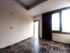 Room in 3 BHK Builder Floor at Sector 55 – for Rent