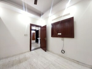 Room in 3 BHK Builder Floor at Sector 55 – for Rent
