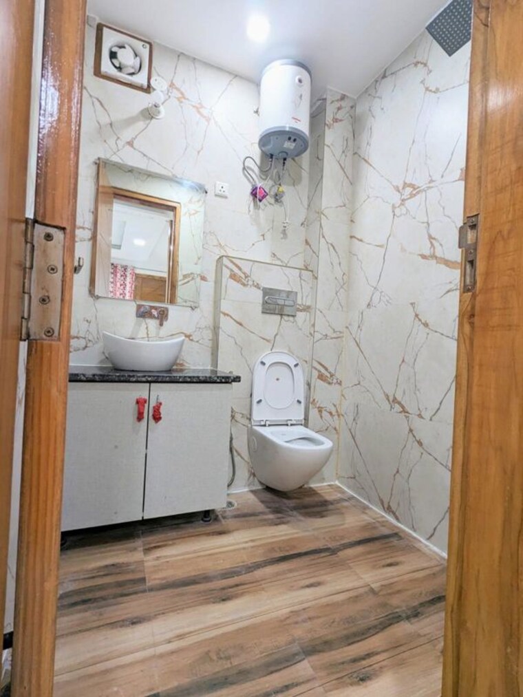 Bathroom, vipul-world-floors 3 Bedroom 2500 Sq.Ft. Builder Floor In Sector 48 Gurgaon 10729269