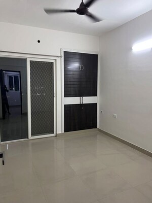 Room in 3 BHK Apartment at Amrapali Enchante, Tech Zone 4 Greater Noida – for Rent