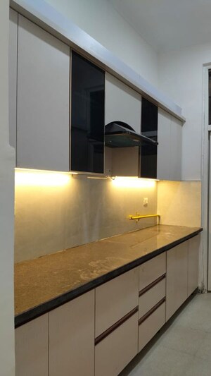 Room in 3 BHK Apartment at Amrapali Enchante, Tech Zone 4 Greater Noida – for Rent