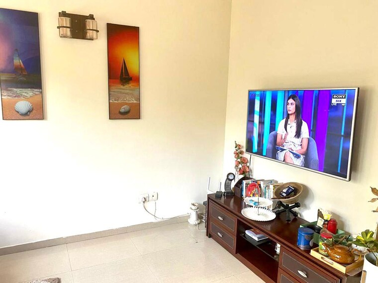 Living Room, emaar-mgf-emerald-hills 4 Bedroom 1800 Sq.Ft. Apartment In Sector 65 Gurgaon 10729290