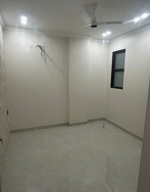 Room in 4 BHK Apartment at Ansal API Versalia, Sector 67a – for Rent
