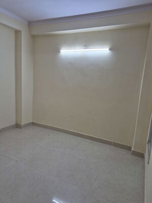 Room in 2.5 BHK Builder Floor at Mayur Vihar – for Rent