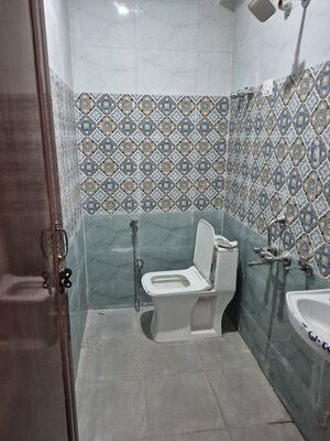 Bathroom in 2.5 BHK Builder Floor at Mayur Vihar – for Rent