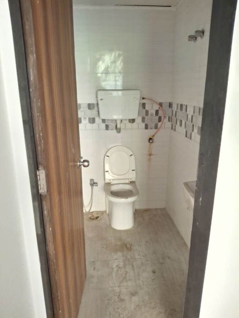 Bathroom, rosa-manhattan Commercial Office Space 450 Sq.Ft. In Ghodbunder Road Thane 10729313