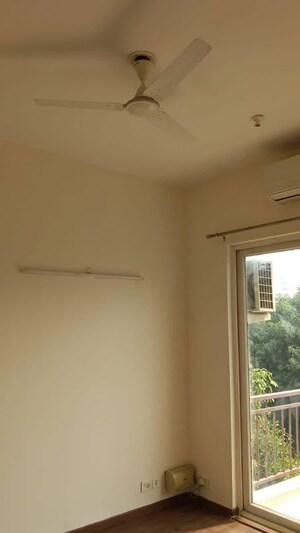 Room in 3 BHK Apartment at BPTP Astaire Gardens, Sector 70a – for Rent