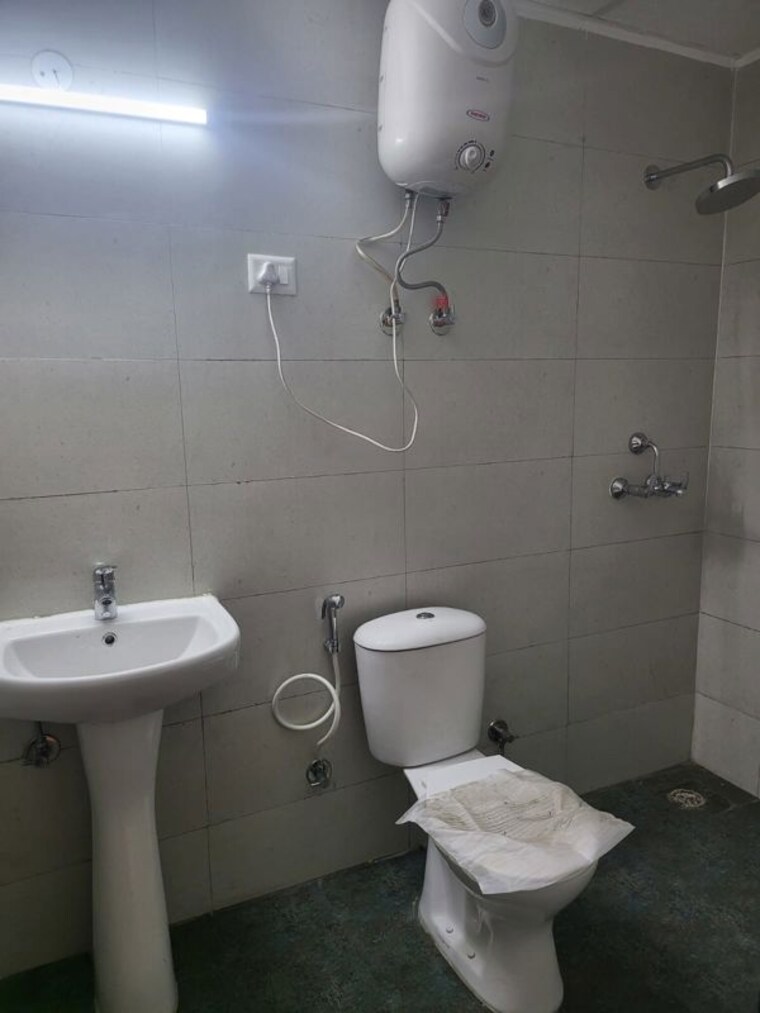 Bathroom, samridhi-luxuriya-avenue 3 Bedroom 1625 Sq.Ft. Apartment In Sector 150 Noida 10729342