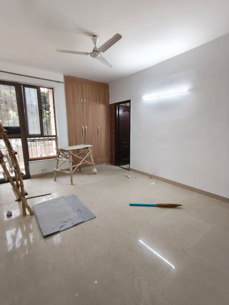 Room, unitech-uniworld-gardens-2 3 Bedroom 1355 Sq.Ft. Apartment In Sector 47 Gurgaon 10729355