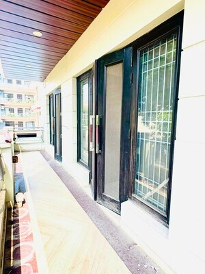 Building Lobby in 3 BHK Builder Floor at Sector 46 – for Rent