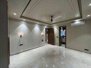 Room in 3 BHK Independent House at Saket – for Rent