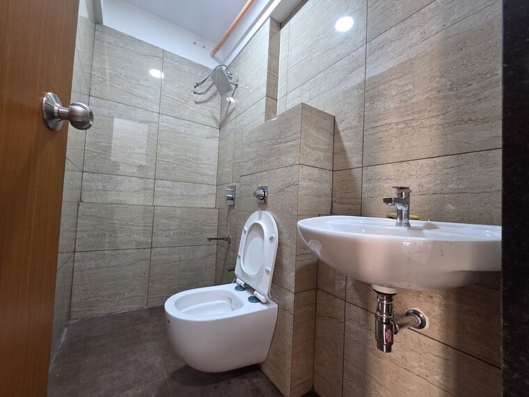 Bathroom, chandak-34-park-estate 2 Bedroom 617 Sq.Ft. Apartment In Goregaon West Mumbai 10729368