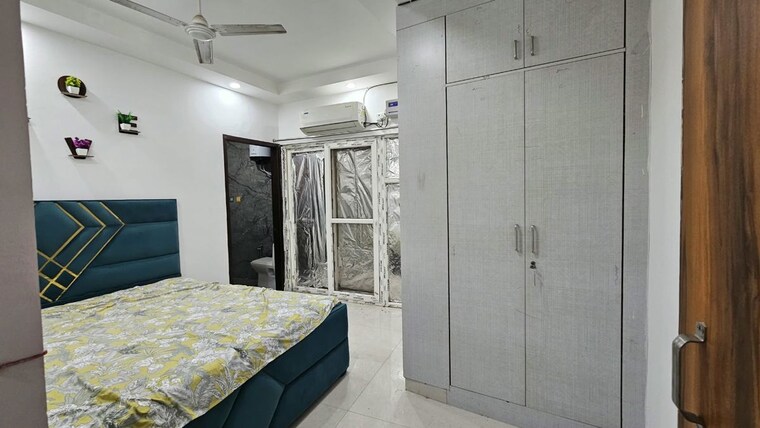 Room, freedom fighters enclave 1 Bedroom 400 Sq.Ft. Independent House In Freedom Fighters Enclave Delhi 10729379