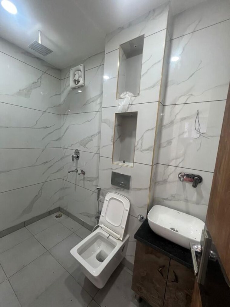 Bathroom, dwarka 3 Bedroom 130 Sq.Yd. Builder Floor In Dwarka Delhi 10729400