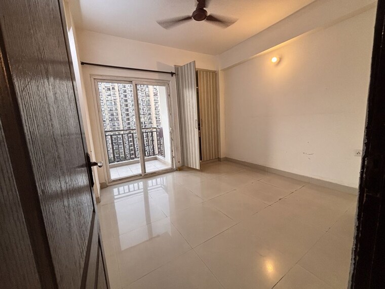 Room, aims-golf-avenue-i 2.5 Bedroom 1200 Sq.Ft. Apartment In Sector 75 Noida 10729418