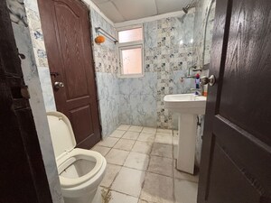 Bathroom in 2.5 BHK Apartment at Aims Golf Avenue I, Sector 75 – for Rent