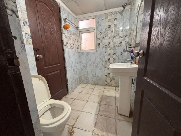 Bathroom, aims-golf-avenue-i 2.5 Bedroom 1200 Sq.Ft. Apartment In Sector 75 Noida 10729418
