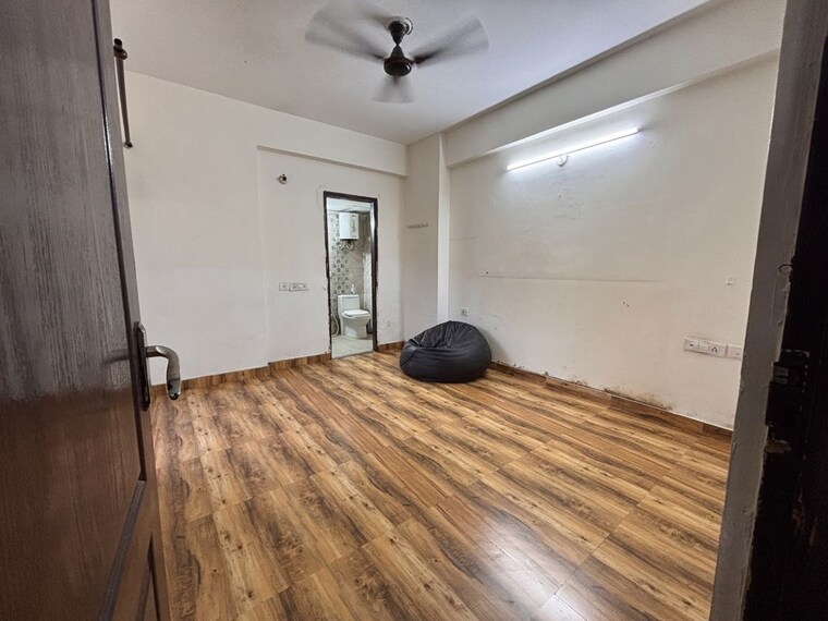 Room, aims-golf-avenue-i 2.5 Bedroom 1200 Sq.Ft. Apartment In Sector 75 Noida 10729418