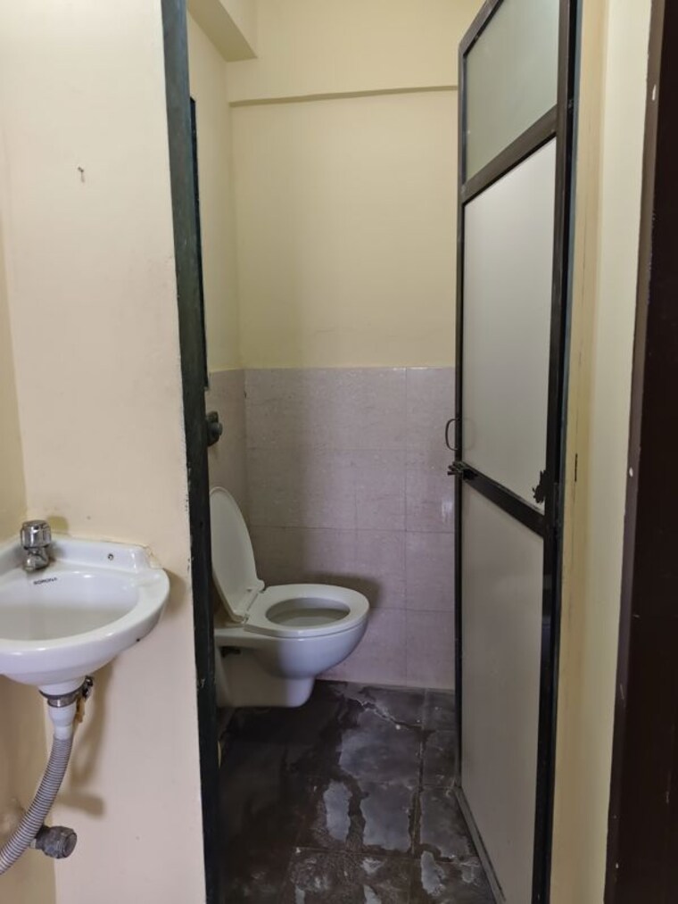 Bathroom, malad-apartment 1 Bedroom 380 Sq.Ft. Apartment In Malad West Mumbai 10729429