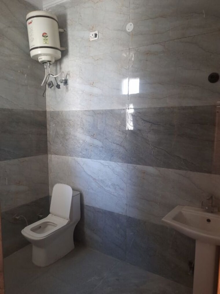 Bathroom, sector 15 2 Bedroom 1800 Sq.Ft. Independent House In Sector 15 Panchkula 10729469