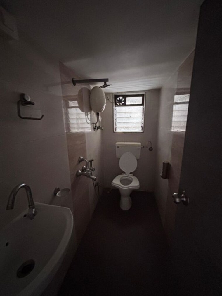 Bathroom, prathamesh-krupa-kedar-darshan 2 Bedroom 620 Sq.Ft. Apartment In Andheri West Mumbai 10729471