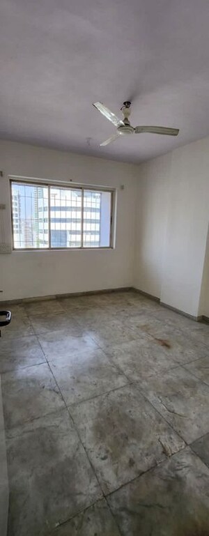 Room in 2 BHK Apartment at Grenville Society, Andheri West – for Rent