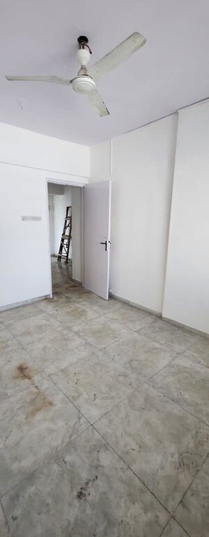 Room in 2 BHK Apartment at Grenville Society, Andheri West – for Rent