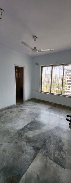 Room in 2 BHK Apartment at Grenville Society, Andheri West – for Rent