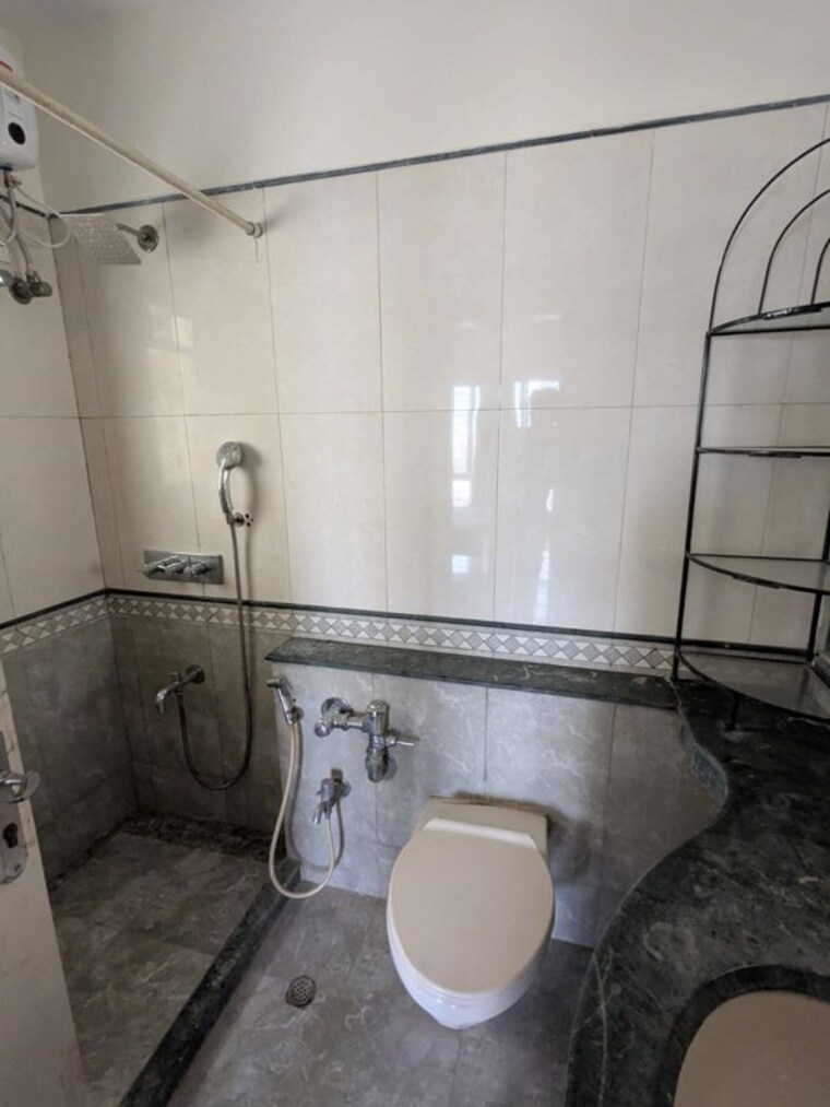Bathroom, goregaon west 3 Bedroom 1750 Sq.Ft. Apartment In Goregaon West Mumbai 10729454