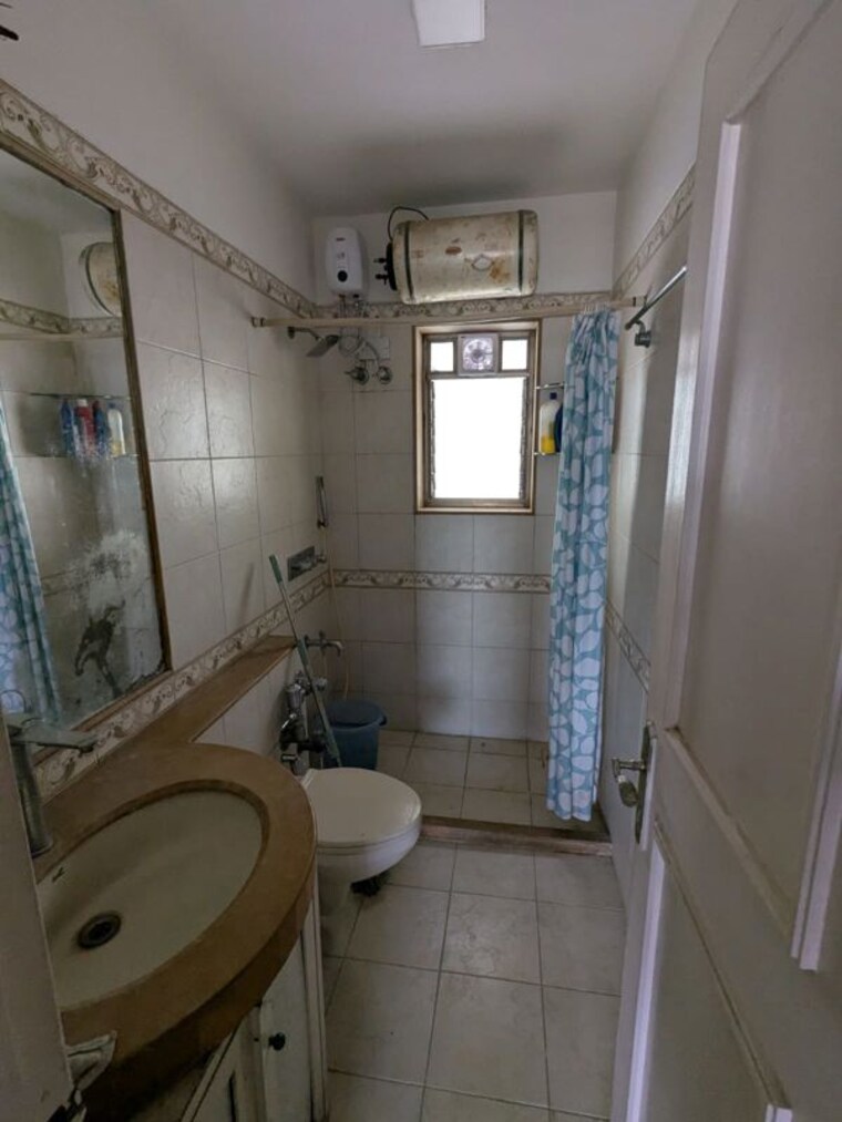 Bathroom, goregaon west 3 Bedroom 1750 Sq.Ft. Apartment In Goregaon West Mumbai 10729454