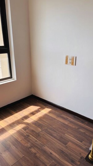 Room in 2.5 BHK Apartment at Runwal Anthurium, Mulund West – for Rent