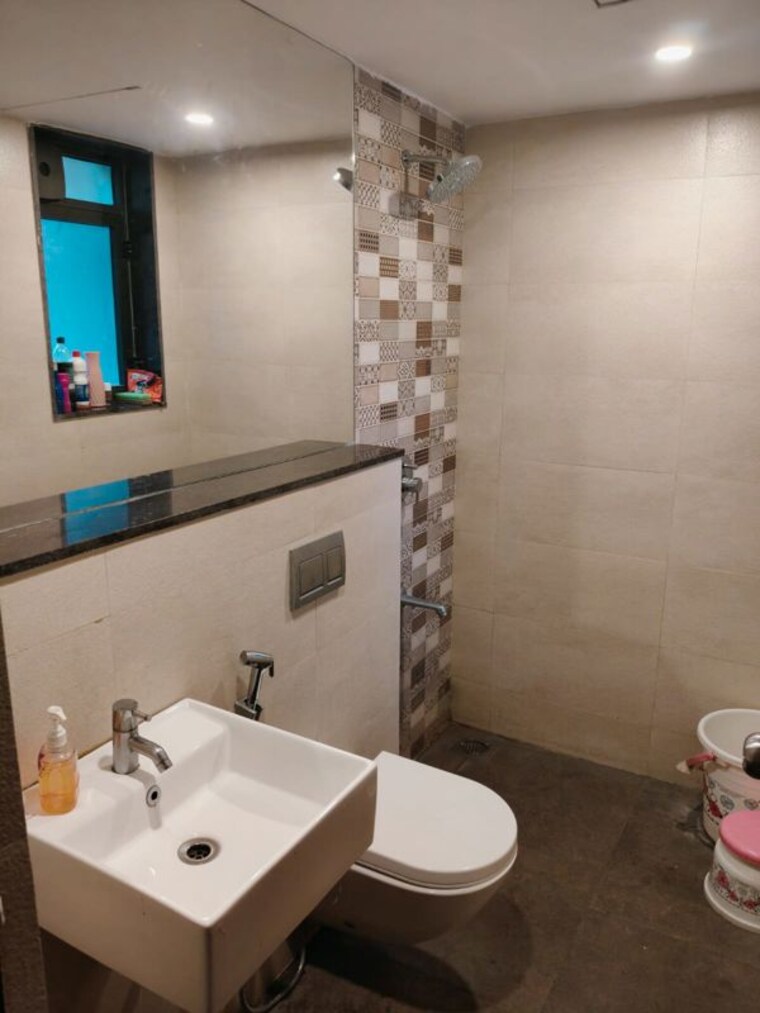 Bathroom, lodha-splendora-river-view 2 Bedroom 707 Sq.Ft. Apartment In Ghodbunder Road Thane 10729484