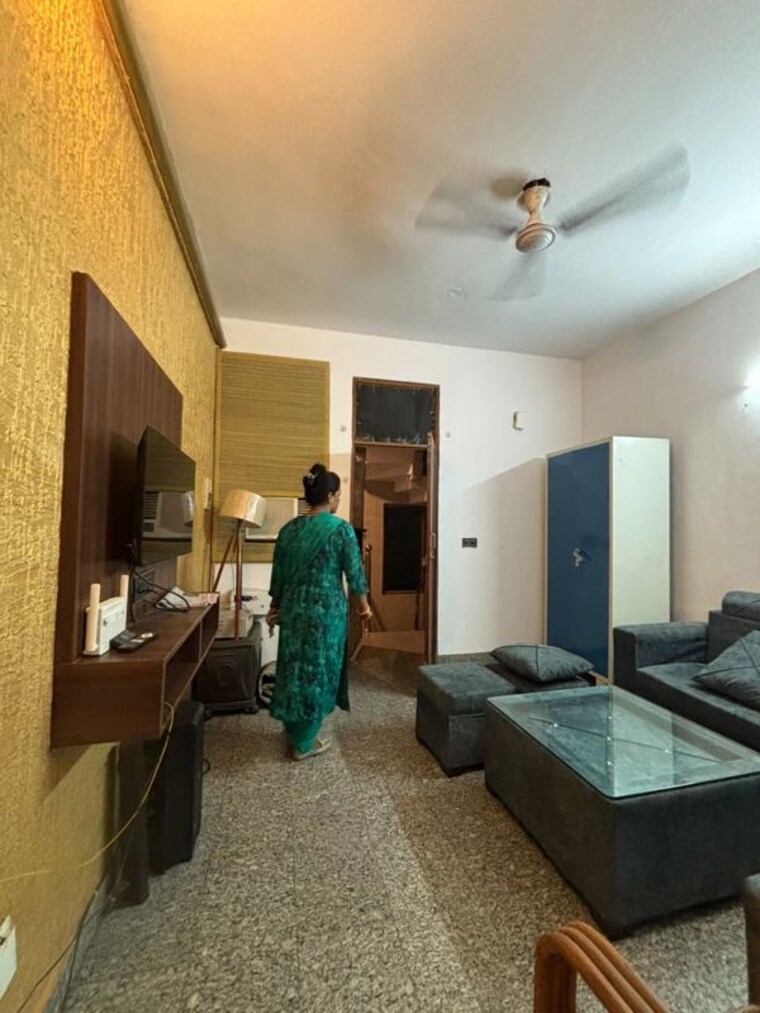 Living Room, dlf-city-phase-iii 1 Bedroom 1300 Sq.Ft. Apartment In Sector 24 Gurgaon 10729496