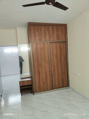 Room in 2 BHK Apartment at Gomti Enclave Devamau, Devamau – for Rent