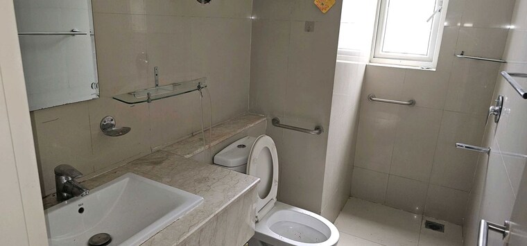 Bathroom, sector 22 3 Bedroom 1500 Sq.Ft. Builder Floor In Sector 22 Gurgaon 10729511