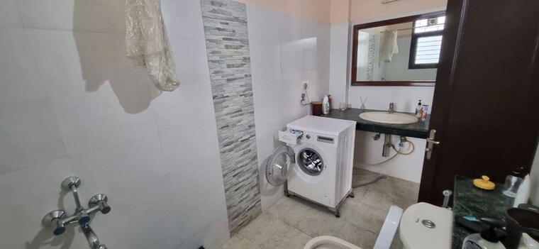 Bathroom, sector 46 2 Bedroom 1800 Sq.Ft. Builder Floor In Sector 46 Gurgaon 10729505