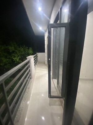 Balcony in 1 BHK Apartment at DLF Independent Floors, Dlf City Phase 3 – for Rent
