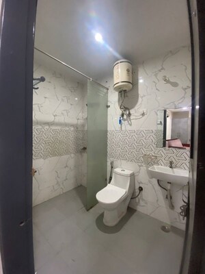 Bathroom in 1 BHK Apartment at DLF Independent Floors, Dlf City Phase 3 – for Rent