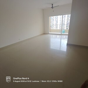 Room in 3 BHK Apartment at Omaxe R2, Gomti Nagar – for Rent