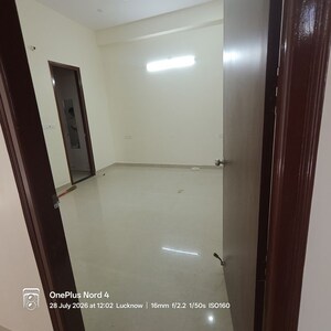 Furnished Amenities in 3 BHK Apartment at Omaxe R2, Gomti Nagar – for Rent