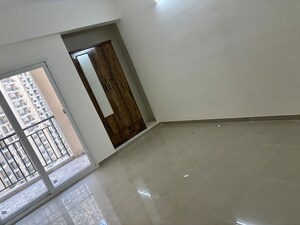 Room in 3 BHK Apartment at Amrapali Verona Heights, Tech Zone 4 Greater Noida – for Rent