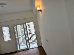 Room in 3 BHK Apartment at Amrapali Verona Heights, Tech Zone 4 Greater Noida – for Rent