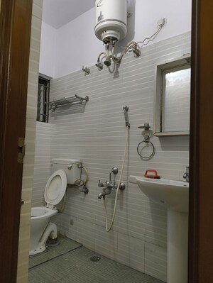 Bathroom in 1 BHK Apartment at Koramangala 3 Block – for Rent