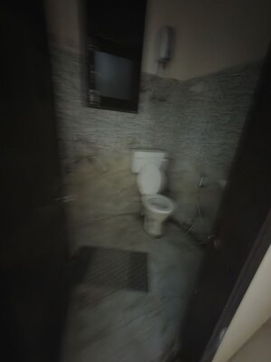 Bathroom in 1.5 BHK Builder Floor at Mayur Vihar – for Rent