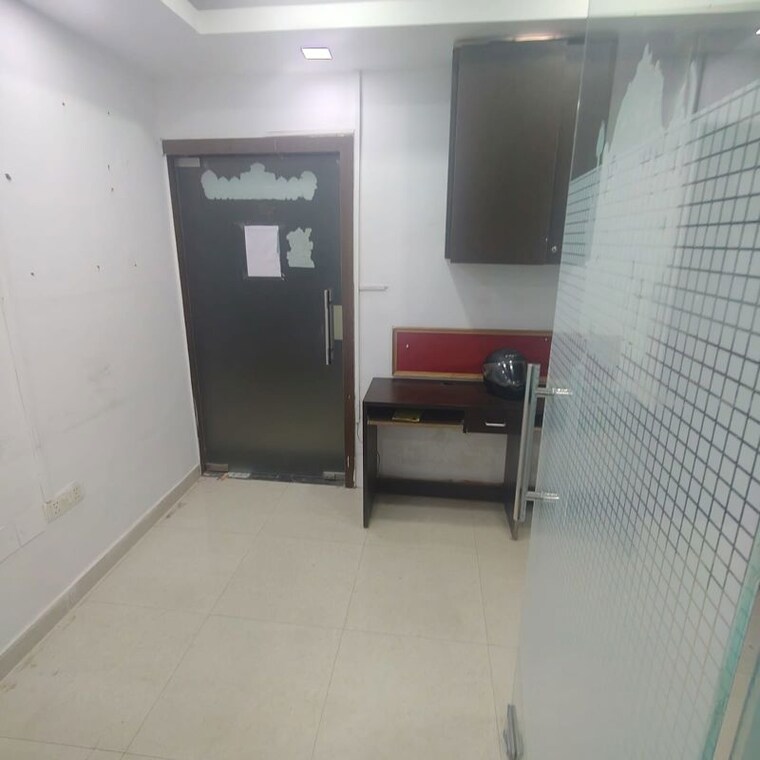 Room, spaze-itech-park Commercial Office Space 500 Sq.Ft. In Sector 49 Gurgaon 10729586