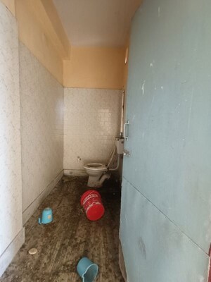 Bathroom in 4 BHK Apartment at Kolkatta Gpo – for Sale